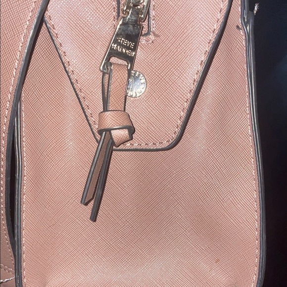 Steve Madden Blush Crossbody Bag with Sophisticated Silhouette - Picture 3 of 8